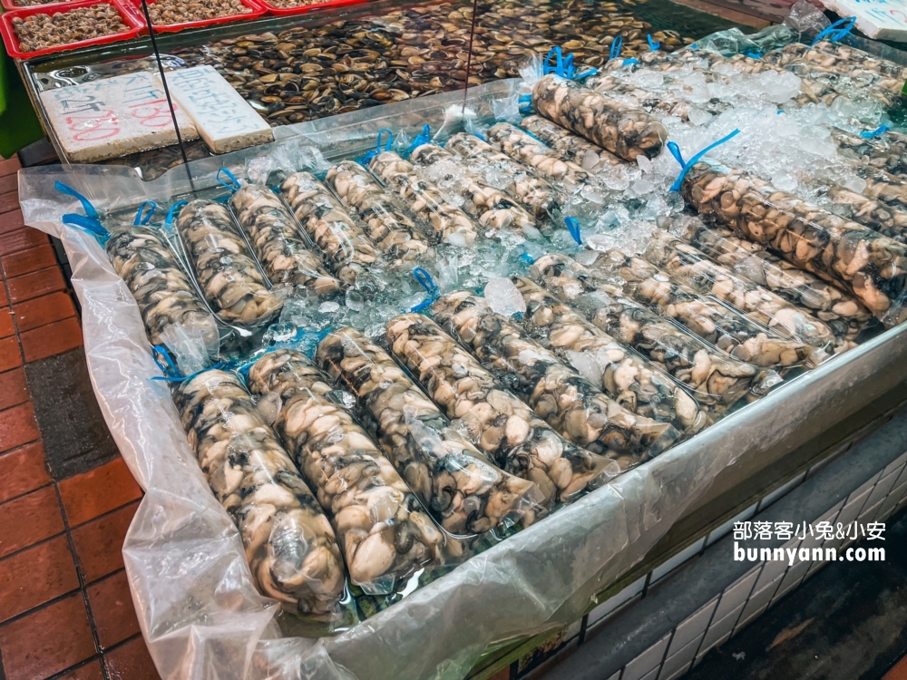 【竹圍漁港一日遊】桃園買海鮮好去處！鮮蚵螃蟹透抽泰國蝦通通有