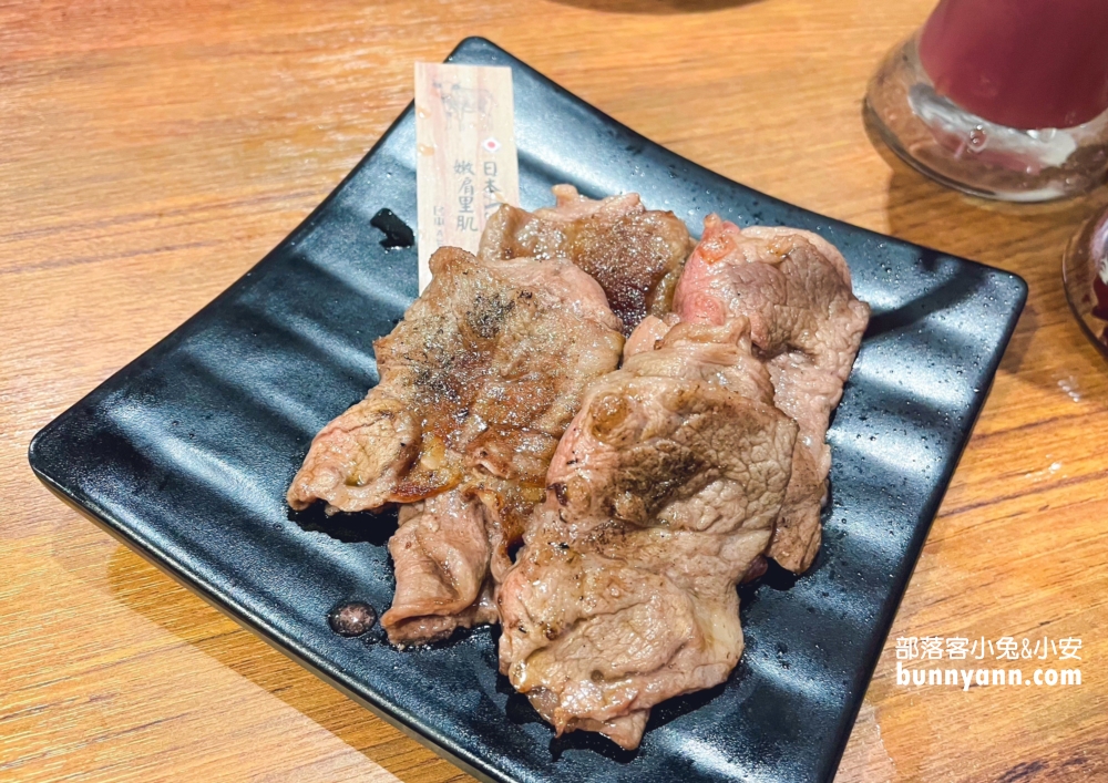 中壢「藏王極上燒肉餐酒館」特色就是日式居酒屋的裝潢與高品質的肉