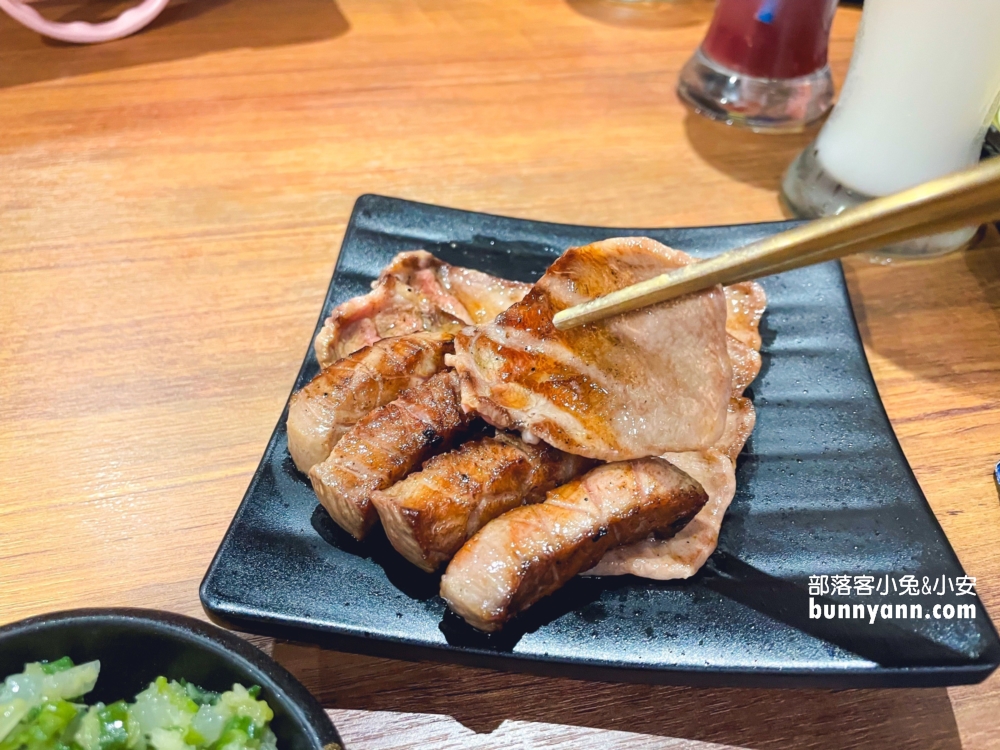 中壢「藏王極上燒肉餐酒館」特色就是日式居酒屋的裝潢與高品質的肉