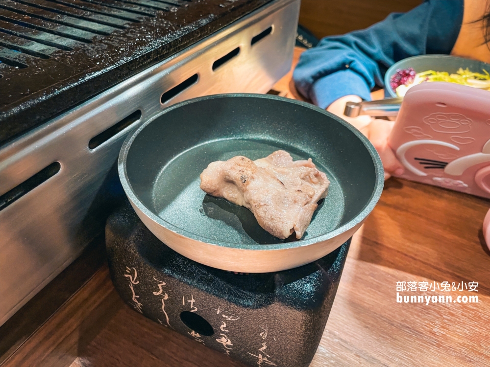 中壢「藏王極上燒肉餐酒館」特色就是日式居酒屋的裝潢與高品質的肉