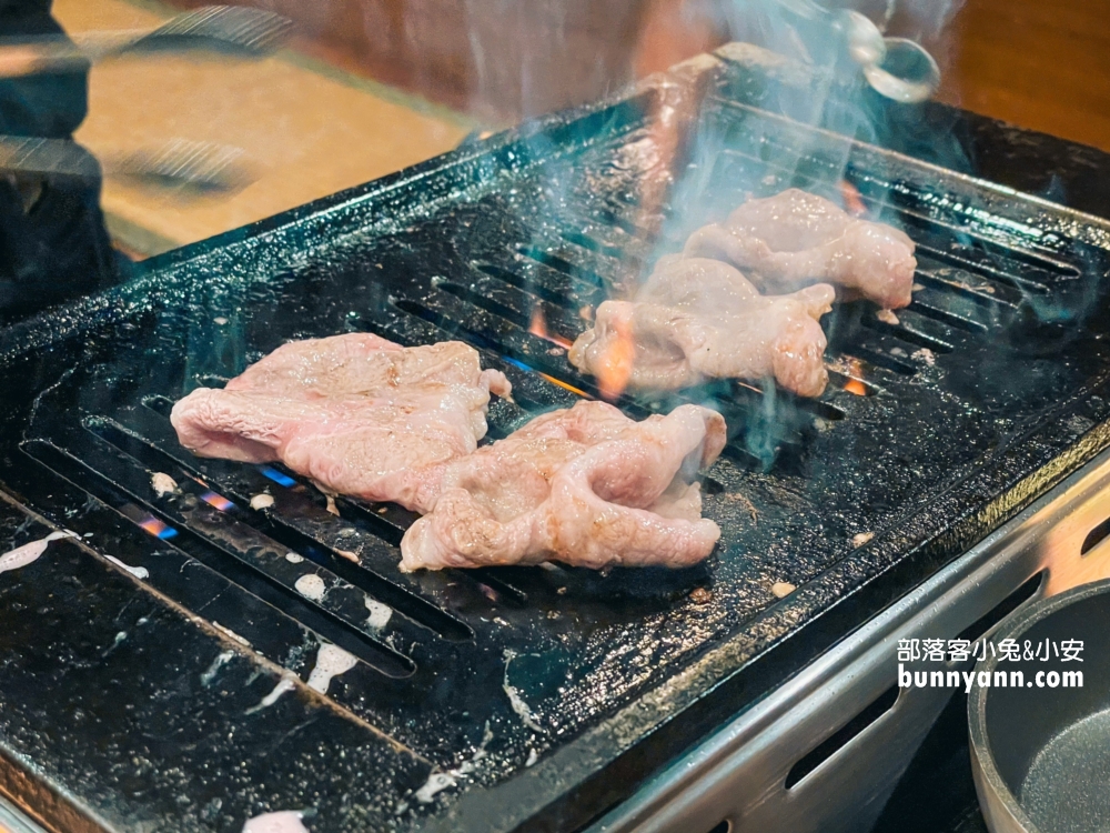 中壢「藏王極上燒肉餐酒館」特色就是日式居酒屋的裝潢與高品質的肉