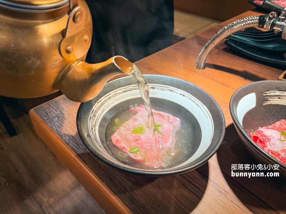 中壢「藏王極上燒肉餐酒館」特色就是日式居酒屋的裝潢與高品質的肉