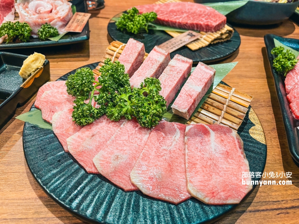 中壢「藏王極上燒肉餐酒館」特色就是日式居酒屋的裝潢與高品質的肉