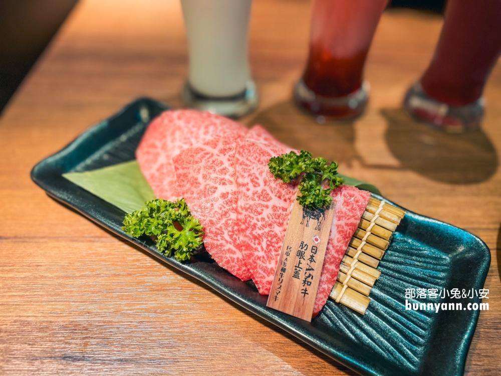 中壢「藏王極上燒肉餐酒館」特色就是日式居酒屋的裝潢與高品質的肉