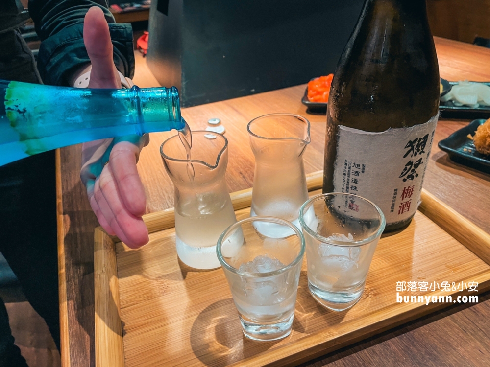 中壢「藏王極上燒肉餐酒館」特色就是日式居酒屋的裝潢與高品質的肉