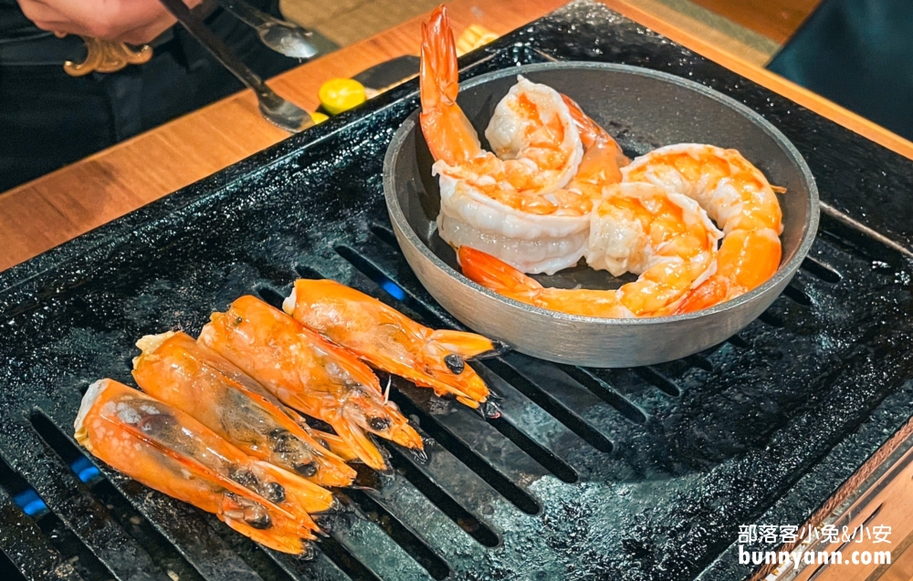 中壢「藏王極上燒肉餐酒館」特色就是日式居酒屋的裝潢與高品質的肉