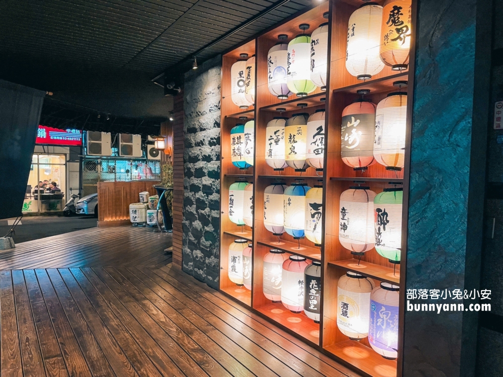中壢「藏王極上燒肉餐酒館」特色就是日式居酒屋的裝潢與高品質的肉