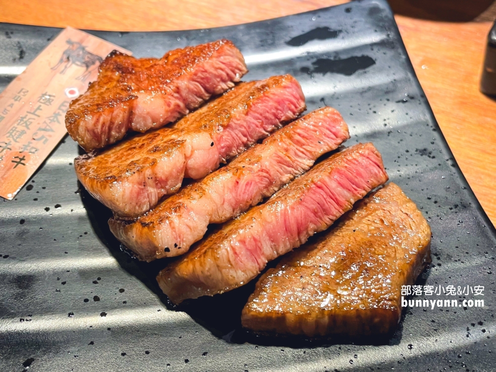 中壢「藏王極上燒肉餐酒館」特色就是日式居酒屋的裝潢與高品質的肉
