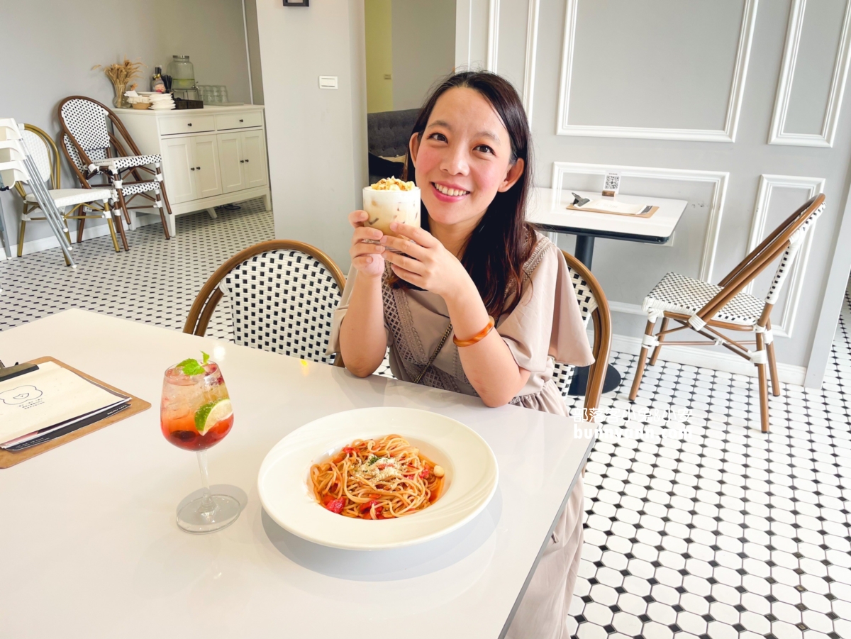宜蘭【黑RURU CAFE】有飼養可愛熊貓羊的景觀咖啡店