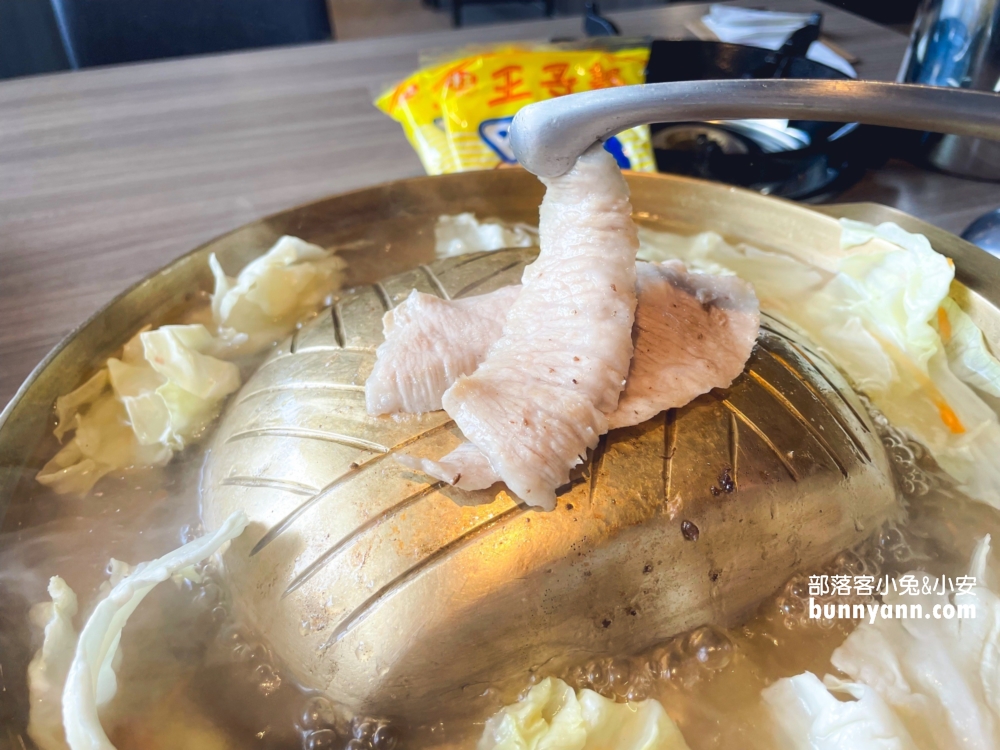 台中【一饌泰式銅盤燒烤火鍋北屯店】位於市區的高CP值燒烤店