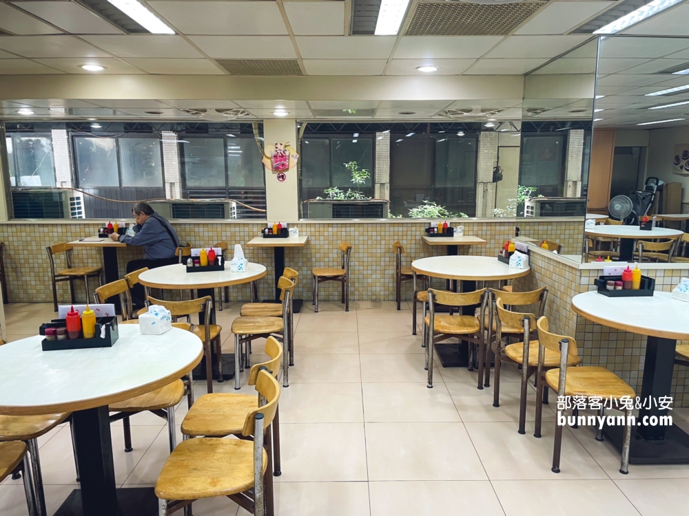 台北【香港大排檔】老字號港式餐廳，平均一人只要200元就能吃很飽