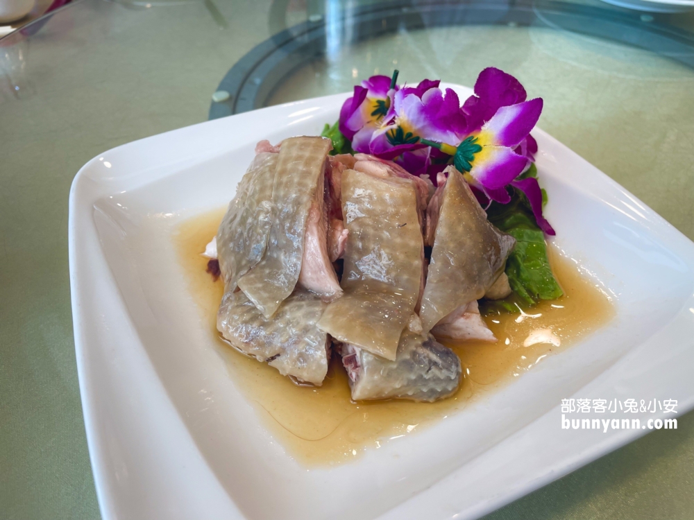 品冠客家小館｜松山區美食推薦8道菜才2千出頭也太便宜。