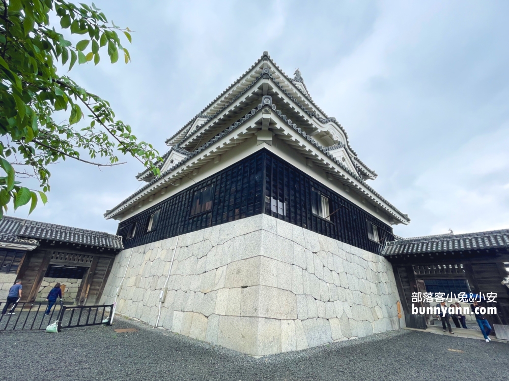 2025日本四國愛媛縣【松山城】搭纜車上山拍城堡俯瞰愛媛鄉鎮景色