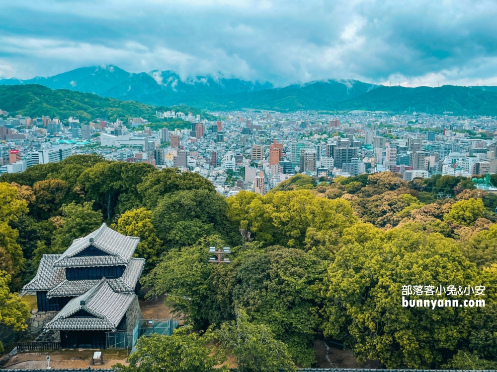 2025日本四國愛媛縣【松山城】搭纜車上山拍城堡俯瞰愛媛鄉鎮景色