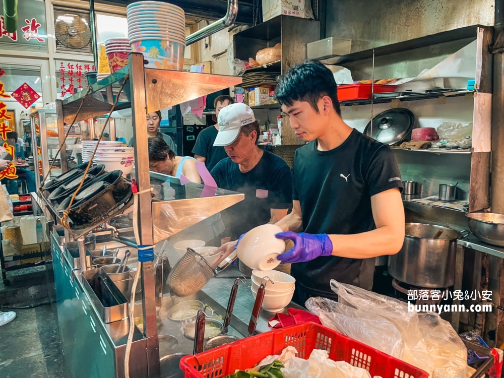 松山區美食【李家良友牛肉麵】隱藏在市場內有冷氣的牛肉麵店