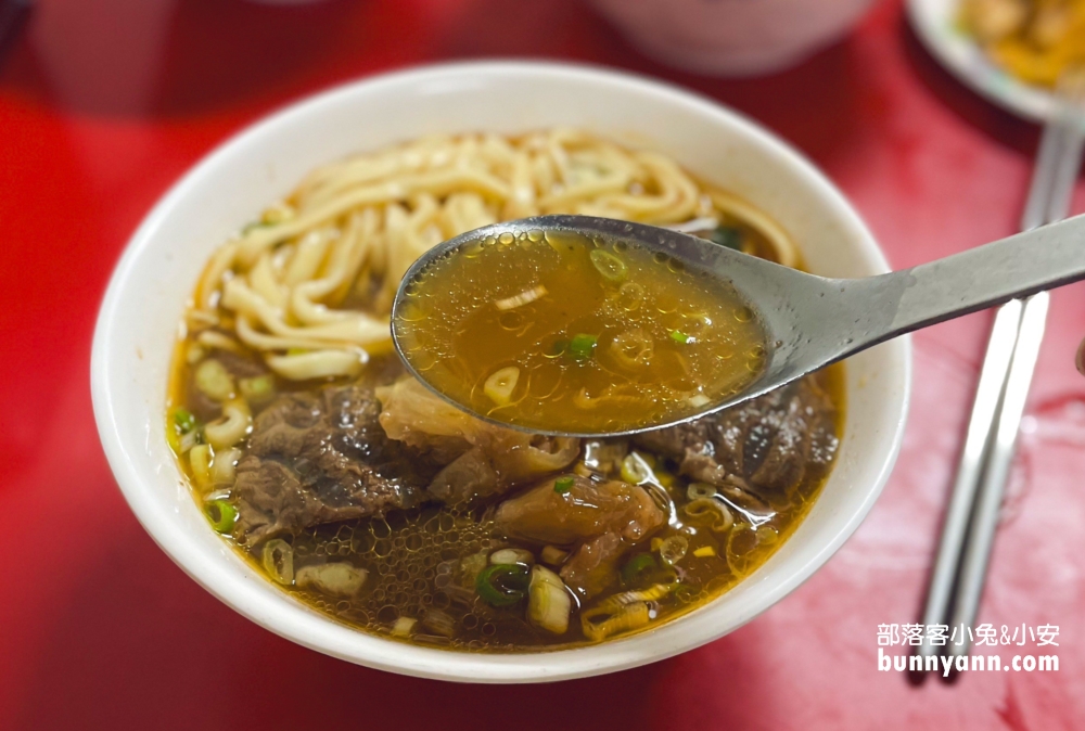 松山區美食【李家良友牛肉麵】隱藏在市場內有冷氣的牛肉麵店