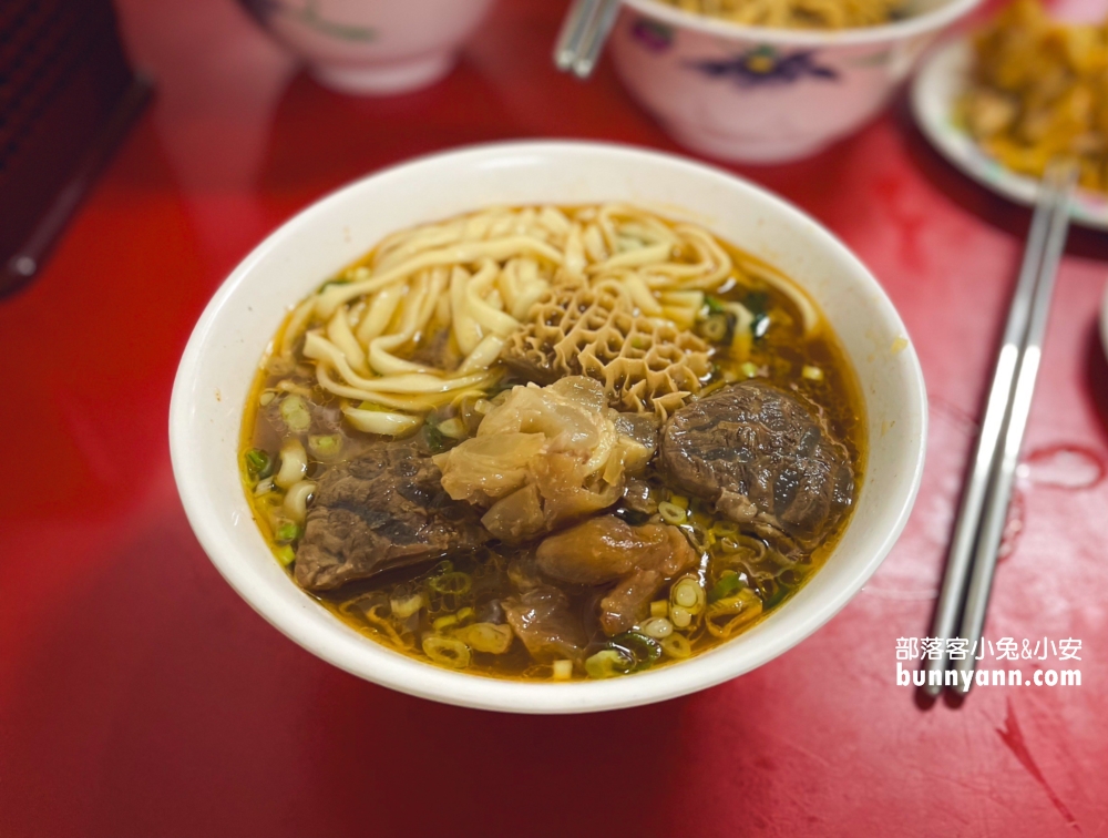 松山區美食【李家良友牛肉麵】隱藏在市場內有冷氣的牛肉麵店