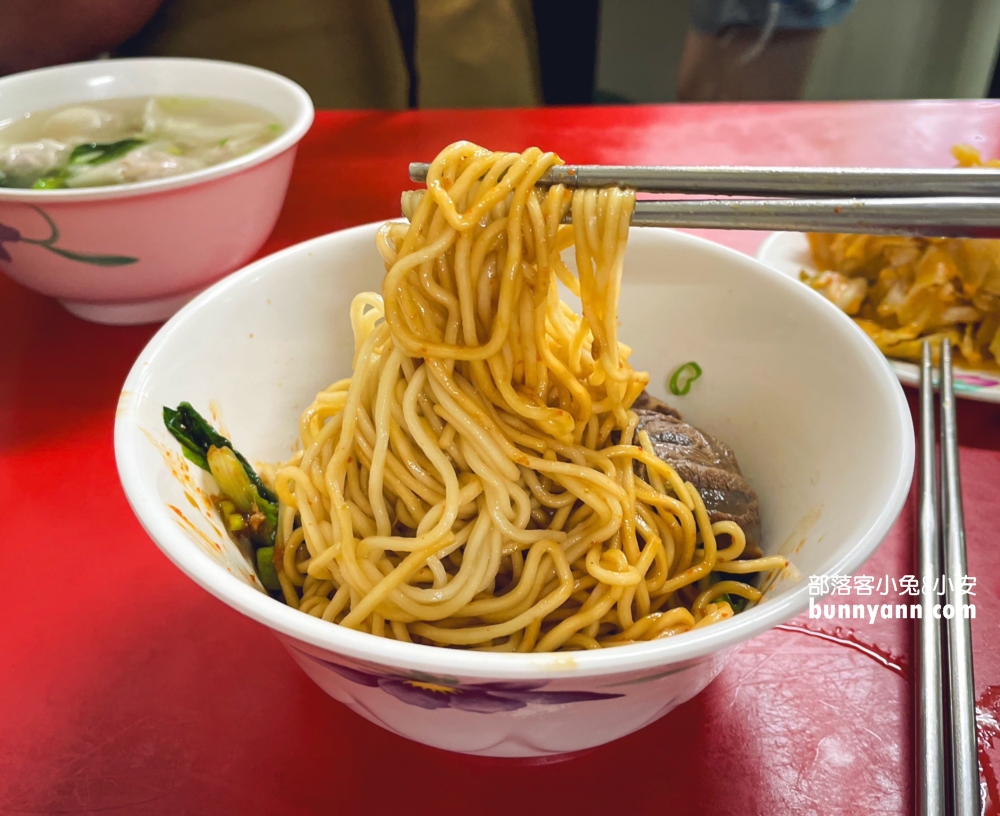松山區美食【李家良友牛肉麵】隱藏在市場內有冷氣的牛肉麵店