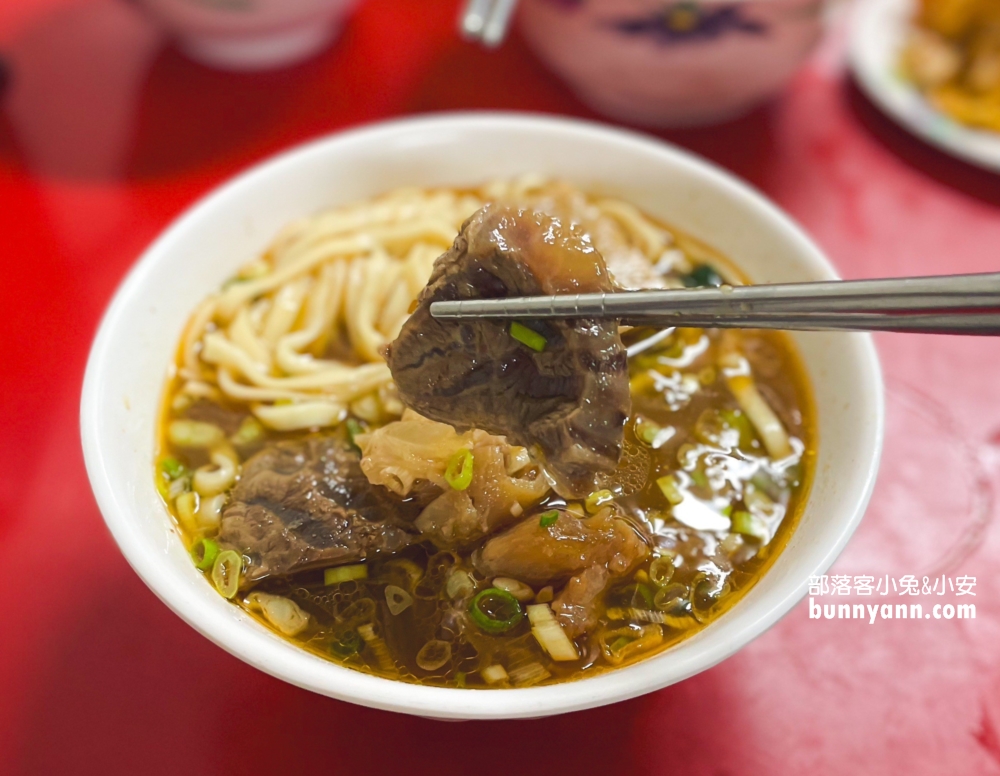 松山區美食【李家良友牛肉麵】隱藏在市場內有冷氣的牛肉麵店