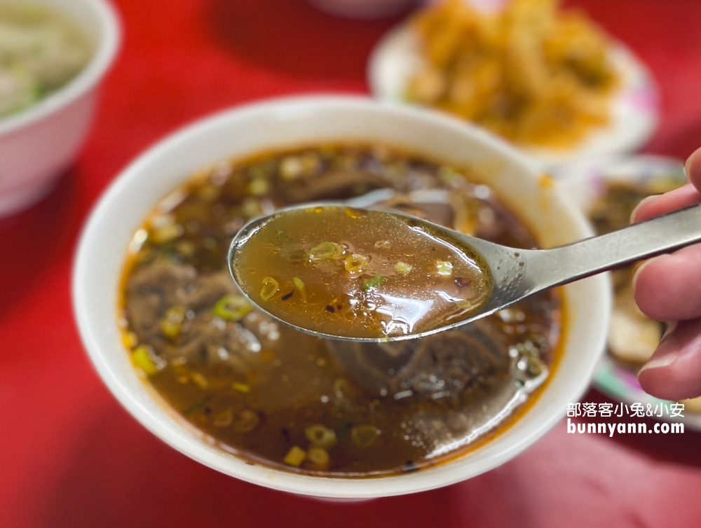 松山區美食【李家良友牛肉麵】隱藏在市場內有冷氣的牛肉麵店