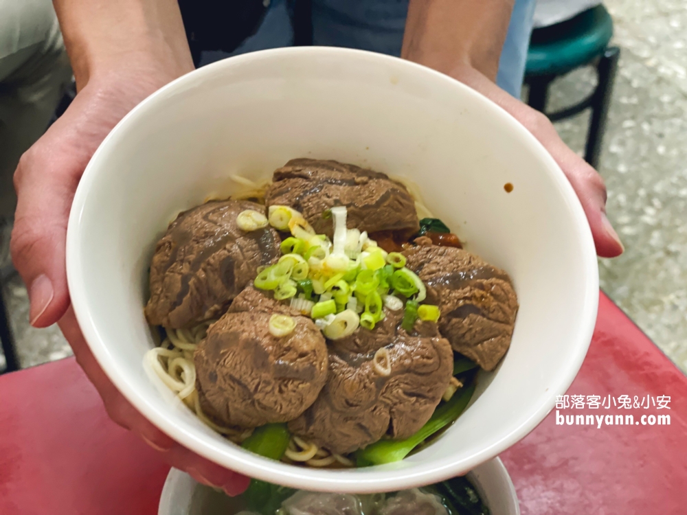 松山區美食【李家良友牛肉麵】隱藏在市場內有冷氣的牛肉麵店