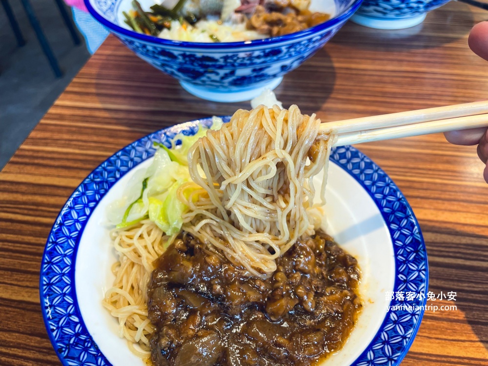 新北【豐郁餐盒】推薦招牌土雞腿便當和絲襪奶茶(菜單分享)