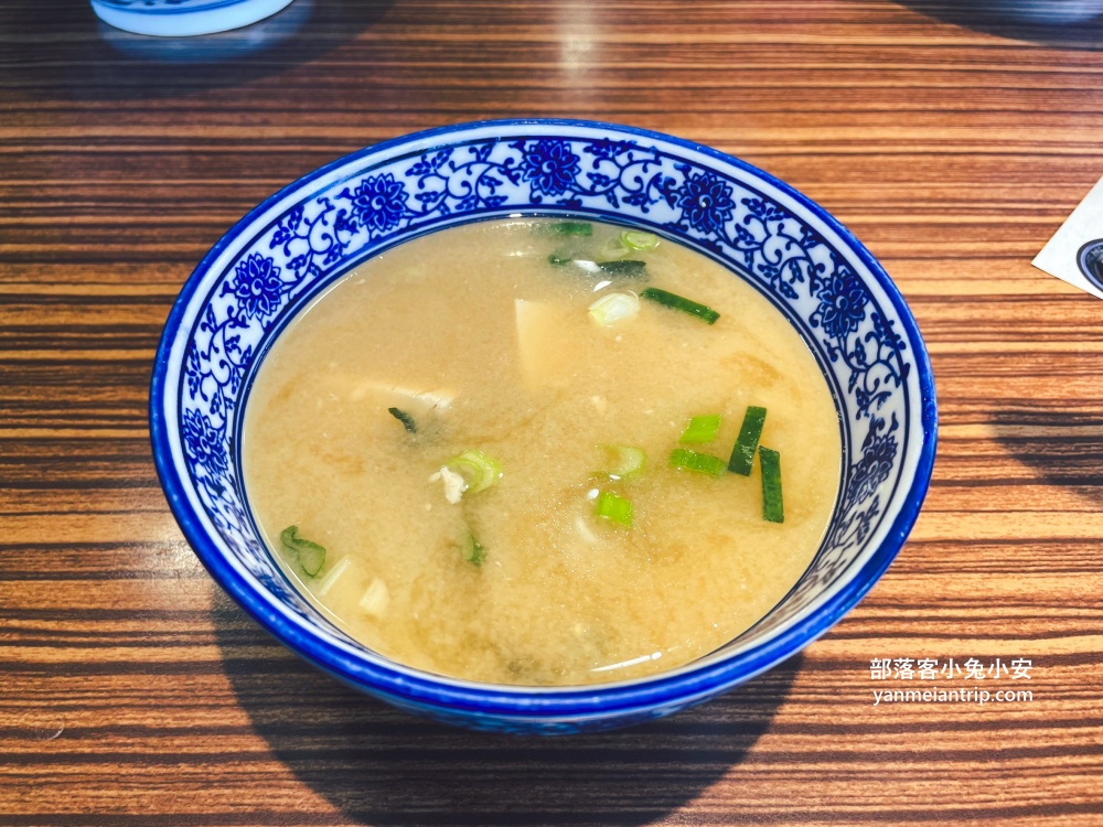 新北【豐郁餐盒】推薦招牌土雞腿便當和絲襪奶茶(菜單分享)
