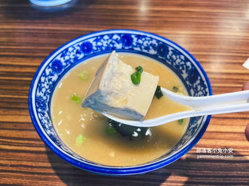 新北【豐郁餐盒】推薦招牌土雞腿便當和絲襪奶茶(菜單分享)