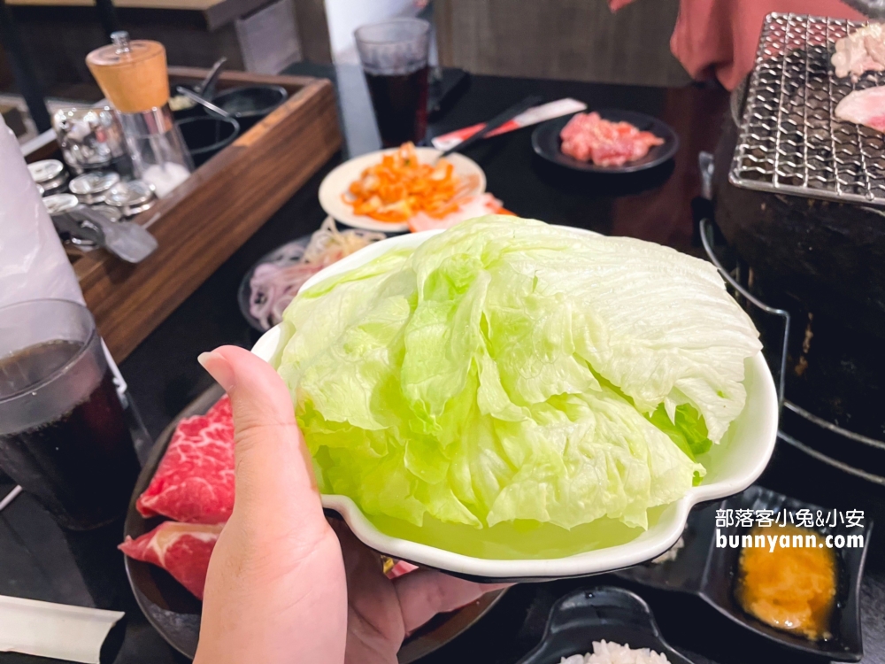 滿滿燒肉的生菜