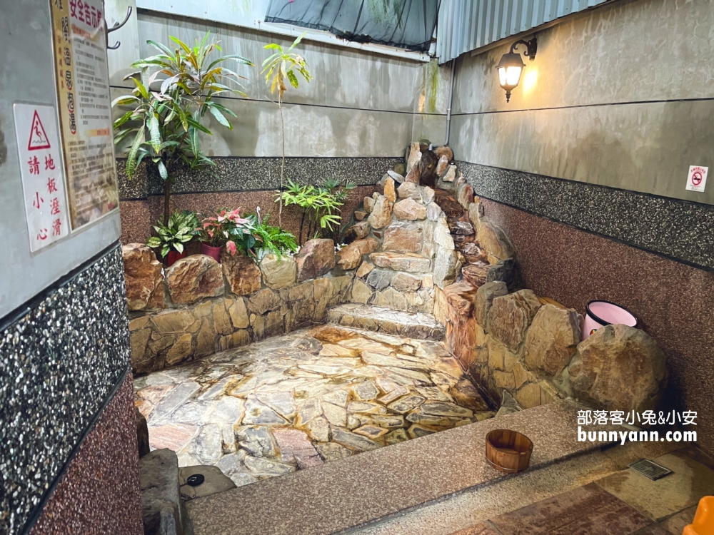 礁溪【雅閣溫泉行館】只要400元就能享有超級寬敞又乾淨湯屋