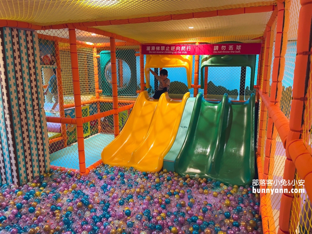 宜蘭【礁溪福朋喜來登酒店】不僅有整層親子區，戶外泳池景色更是無敵!