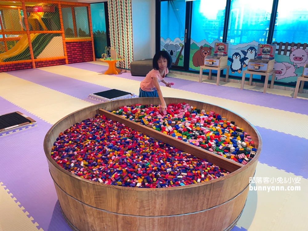 宜蘭【礁溪福朋喜來登酒店】不僅有整層親子區，戶外泳池景色更是無敵!
