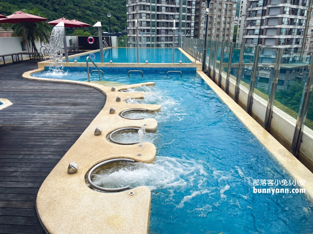 宜蘭【礁溪福朋喜來登酒店】不僅有整層親子區，戶外泳池景色更是無敵!