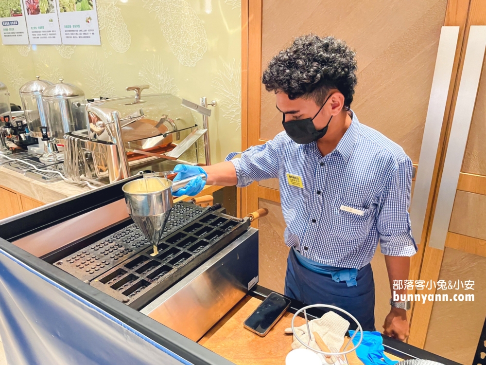 宜蘭【礁溪福朋喜來登酒店】不僅有整層親子區，戶外泳池景色更是無敵!