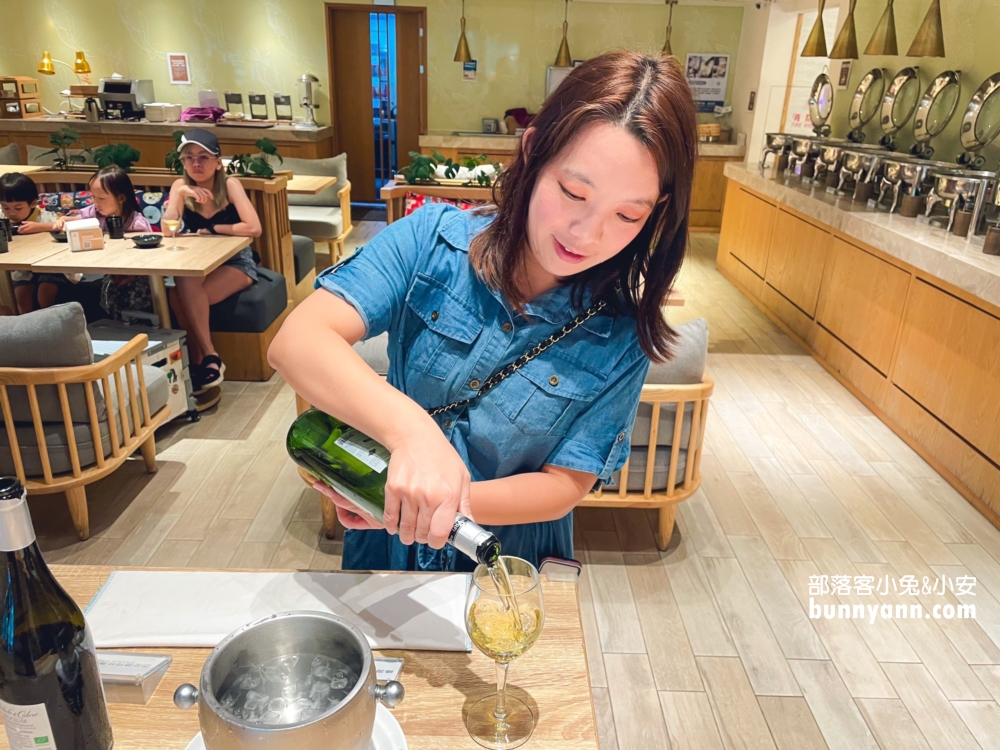 宜蘭【礁溪福朋喜來登酒店】不僅有整層親子區，戶外泳池景色更是無敵!