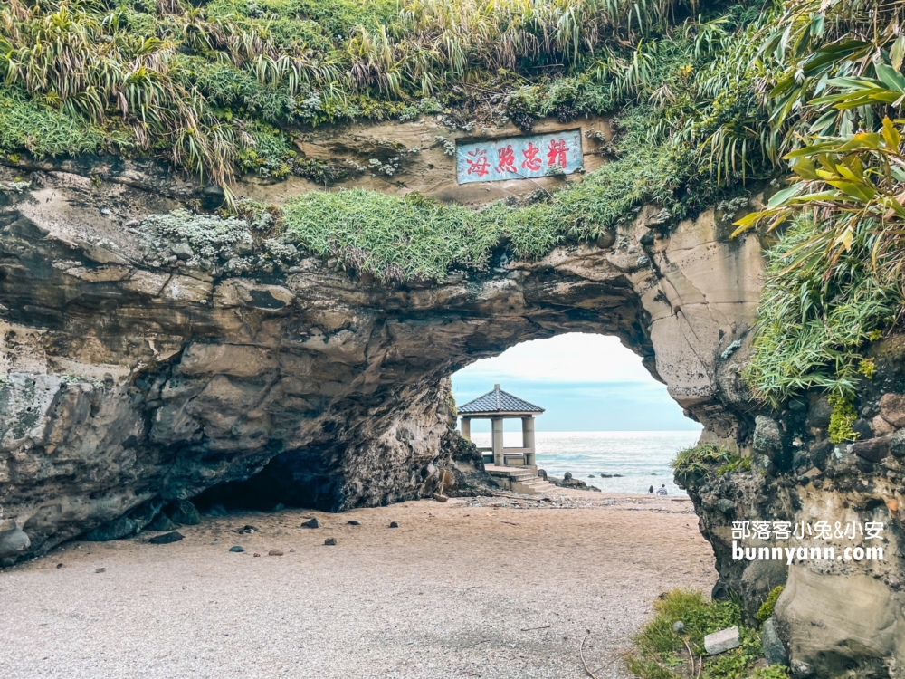 北海岸【石門洞】24小時開放遊憩區,潮間帶玩水、找寄居蟹每樣都好玩
