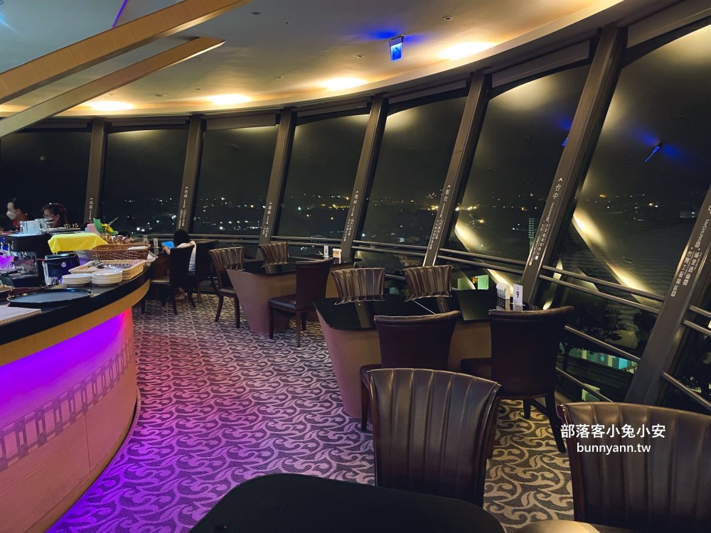 南投【承萬尊爵渡假酒店】超浮誇遊戲室，戶外南洋泳池玩起來
