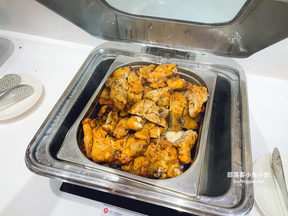 南投【承萬尊爵渡假酒店】超浮誇遊戲室，戶外南洋泳池玩起來