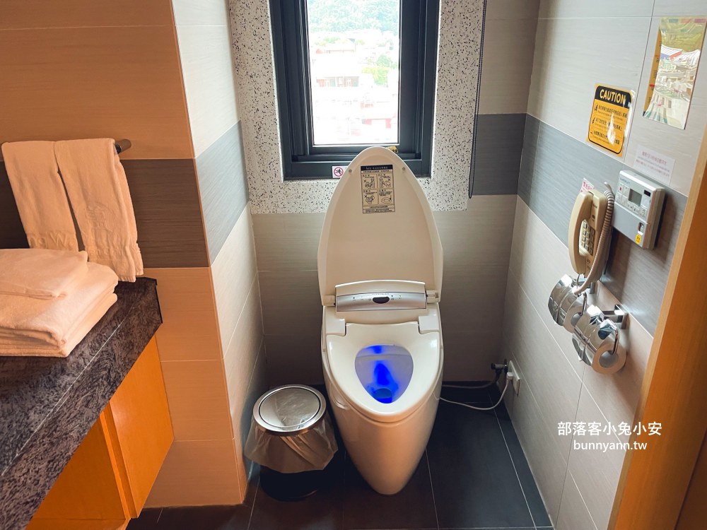 南投【承萬尊爵渡假酒店】超浮誇遊戲室，戶外南洋泳池玩起來