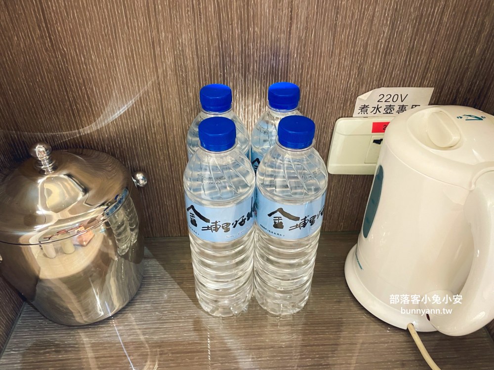 南投【承萬尊爵渡假酒店】超浮誇遊戲室，戶外南洋泳池玩起來
