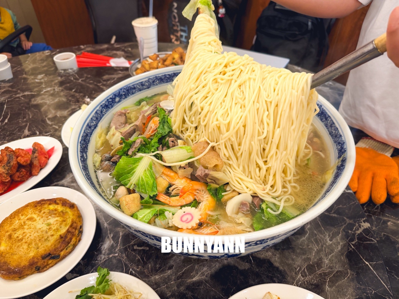 【張吳記什錦麵】根本當兵臉盆吧!!十個人也吃不完的超巨海鮮什錦麵