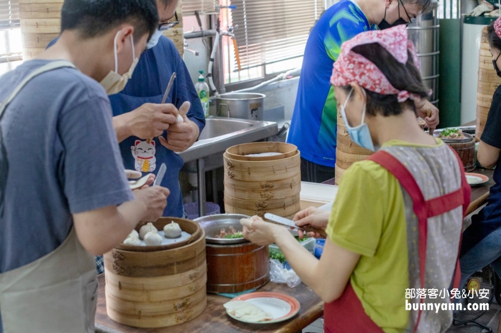 嘉義【豆豆小籠湯包蒸餃】嘉義版鼎泰豐湯包，高貴不貴的湯包小吃店 @小兔小安*旅遊札記