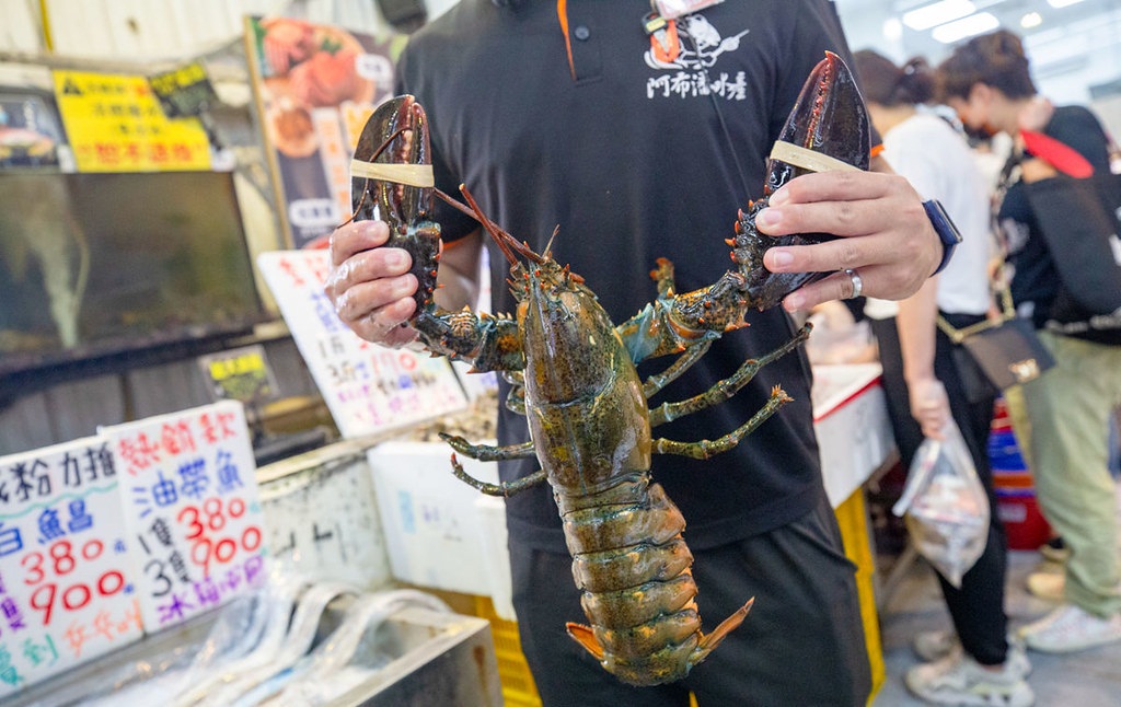 台中【阿布潘水產】台版築地市場，烤肉想買海鮮來這裡就對了！