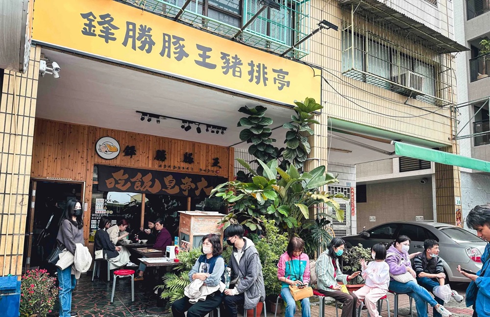 2025【高雄美食懶人包】超過30間在地人推薦必吃餐廳、小吃、熱炒清單一次看！