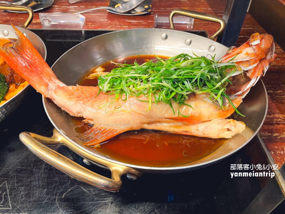 台北【文華CAFÉ】提供將近百道料理美食自助餐無限吃到飽