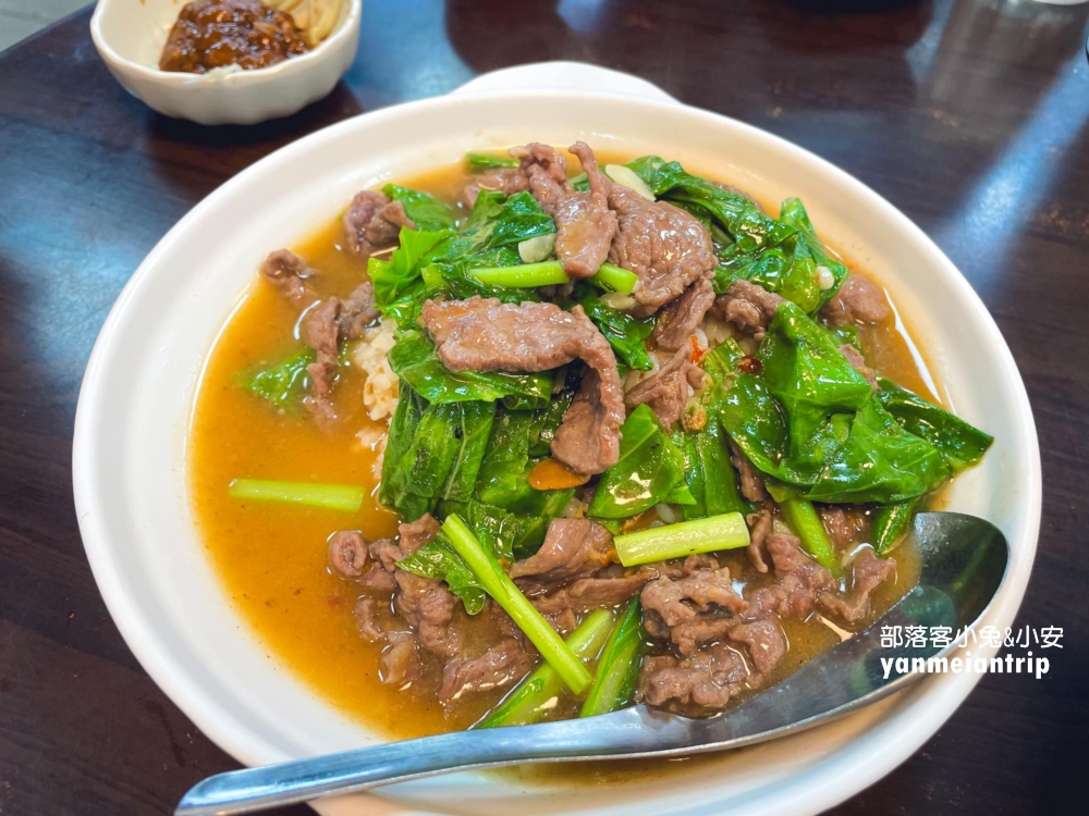台南【億哥牛肉湯】南紡旁24小時牛肉湯店，Google4.1星並超過一萬則評論