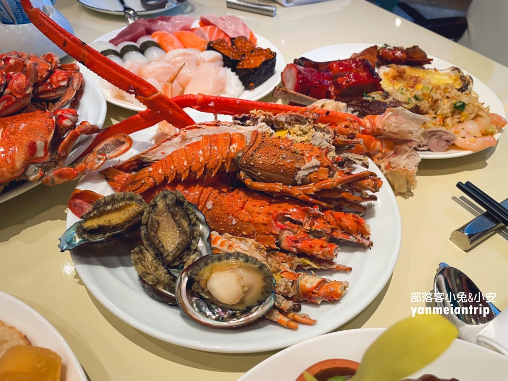 台北【文華CAFÉ】提供將近百道料理美食自助餐無限吃到飽