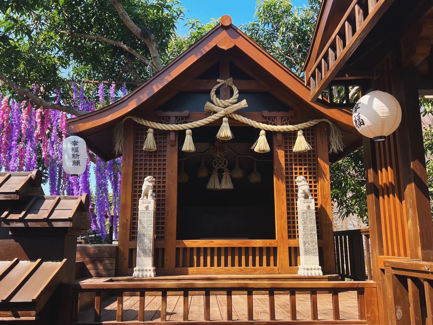 苗栗【愛麗絲的天空攝影基地】美拍繽紛糖果屋、城堡和日式街等豐富元素。