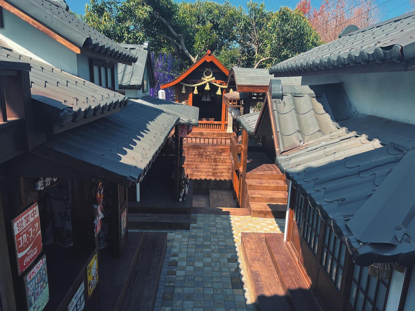 苗栗【愛麗絲的天空攝影基地】美拍繽紛糖果屋、城堡和日式街等豐富元素。
