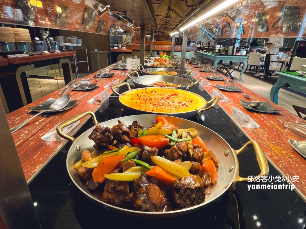 台北【文華CAFÉ】提供將近百道料理美食自助餐無限吃到飽